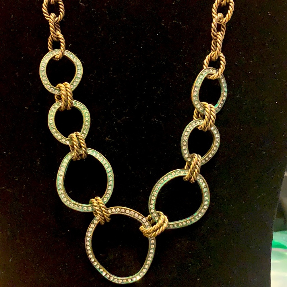 ViVI Crystal Necklace